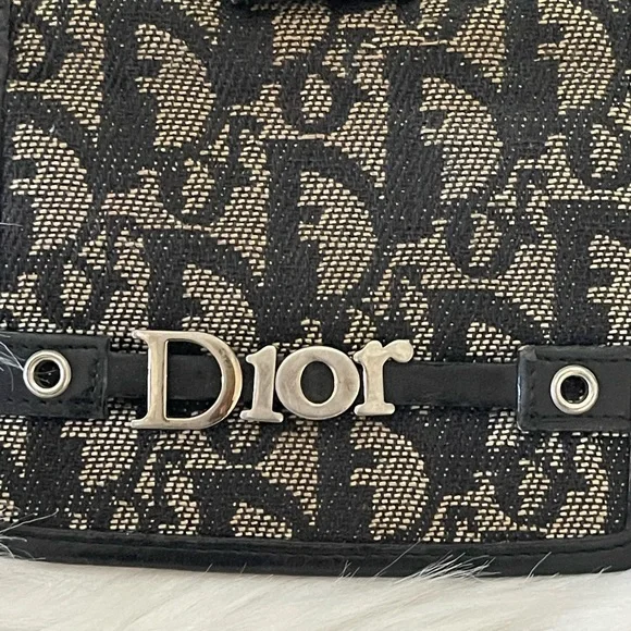 Dior Montaigne Wallet.